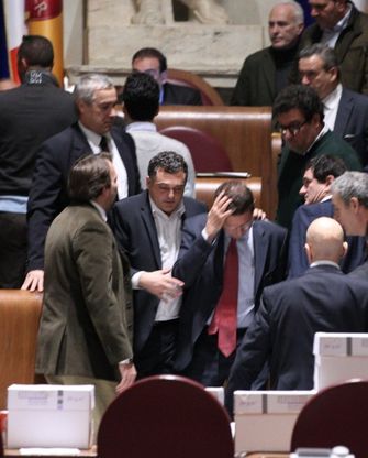 Roma, rissa fra consiglieri: gomitata in testa a Marino