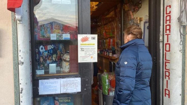 Bus gratis, edicole in soccorso degli anziani per scaricare il Citypass