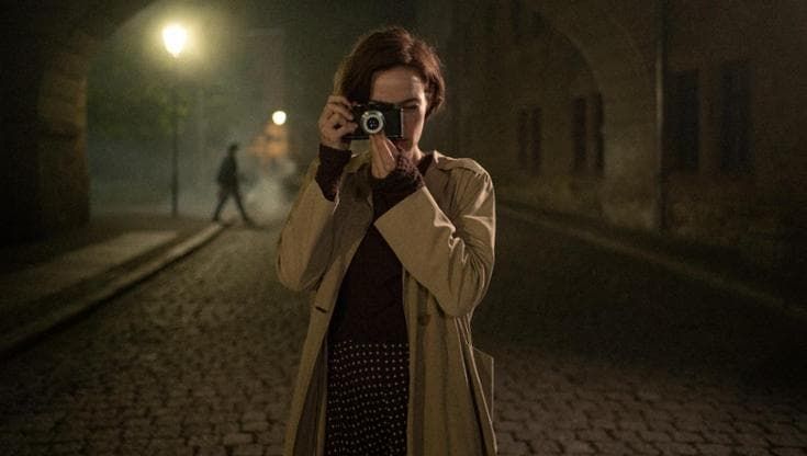 “La ragazza con la Leica”, la memoria è una tela sottile tessuta da donne