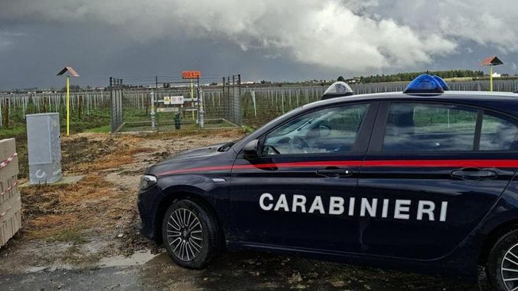 Malore mentre è al lavoro alla guida di un escavatore, grave ragazzo di 21 anni: è in rianimazione