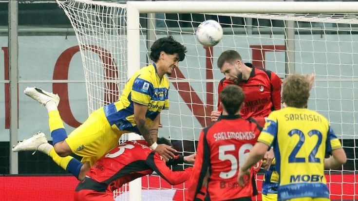 Il Milan cade in casa, 1-0 con il Parma: il Var convalida il gol di Troilo. Inter a +10