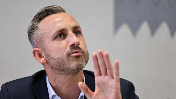 Si al riarmo per cacciare i migranti: in Germania sono un caso le dichiarazioni di Ulrich Siegmund