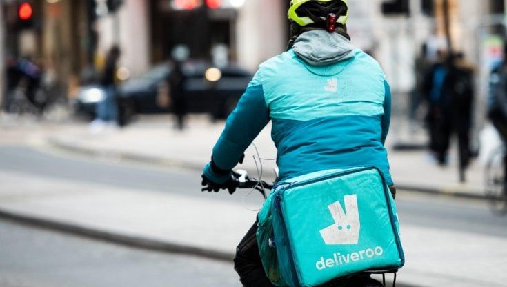 Deliveroo, premio da 16 milioni di sterline ai rider in vista della quotazione