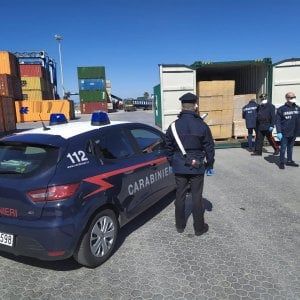 Coronavirus, il prefetto di Cagliari fa requisire un carico di mascherine destinate alla Liguria per un grossista farmaceutico