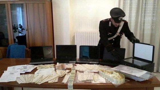 Marche da bollo clonate: sei arresti, coinvolti avvocati in tre tribunali