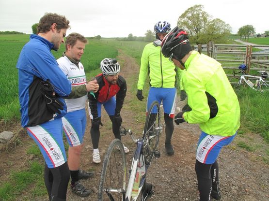 Londra-Varese in bici dopo essere guarito dalla leucemia