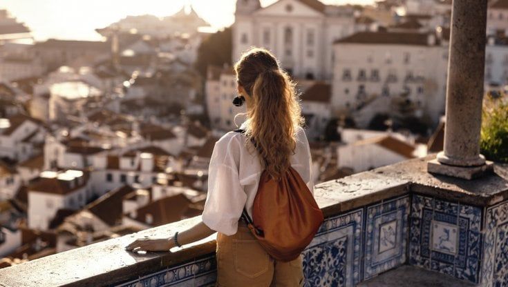Per le vacanze 2023 gli italiani guardano all’estero