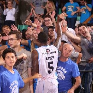 Basket, Cremona beffa Reggio Emilia: Pancotto festeggia la panchina numero mille