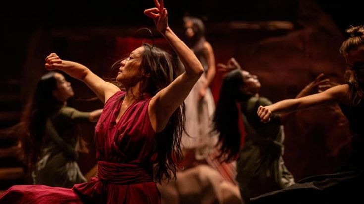 Akram Khan: “Il corpo delle donne è sacro perché è lo scrigno della memoria”