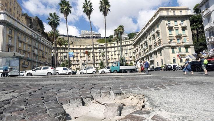 Napoli, a Posillipo raddoppiano i cantieri. Via Caravaggio chiusa fino al weekend