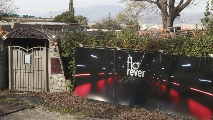 Il Comitato per la salvezza della collina di piazzale Michelangelo, al Comune: "Stop alla vendita"
