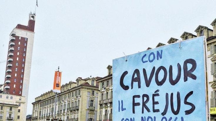 Sì Tav oggi in piazza con le bandiere di partito ma senza Lo Russo e Pd
