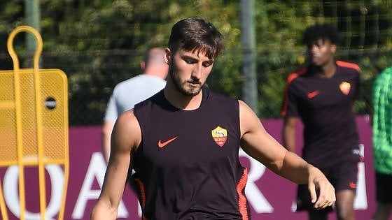 Roma, Cristante con il 4 di Nainggolan: "Ma nessuna guerra al passato"
