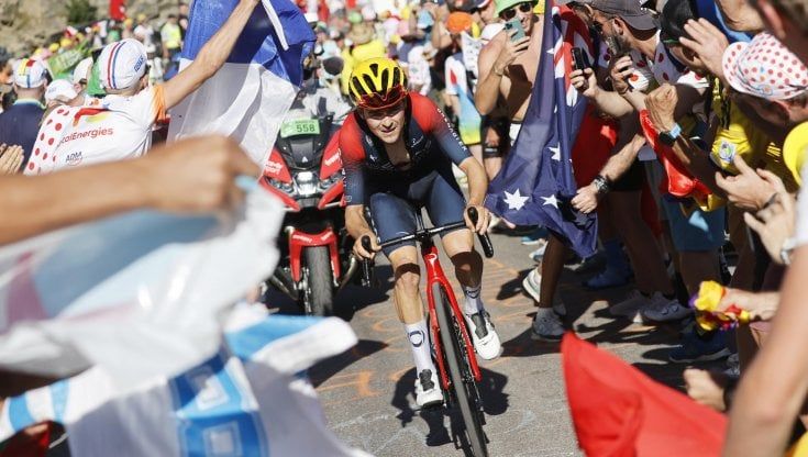 Tour, Vingegaard controlla Pogacar: sull'Alpe d'Huez vince Pidcock
