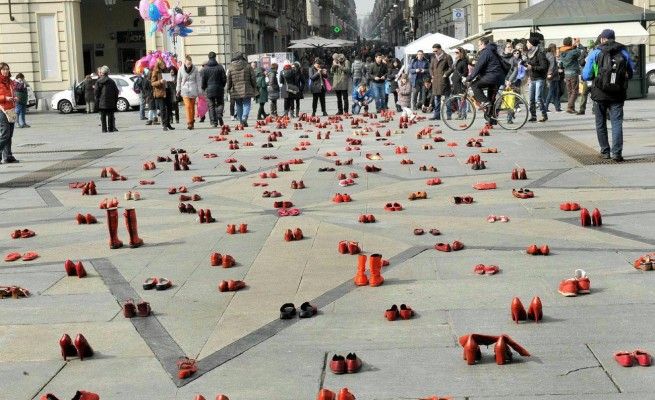 Centri per le donne contro Renzi: mail bombing per i fondi anti-violenza
