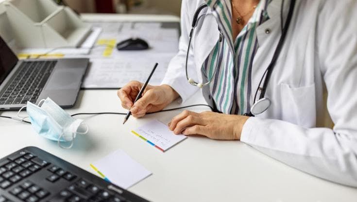 Tar del Lazio: il medico di famiglia non deve fare prescrizioni chieste da specialista privato