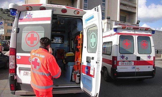 Trinitapoli, muore a 13 anni sul campo di calcetto: "Ambulanza in ritardo e senza defibrillatore"