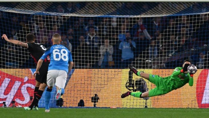 Napoli-Milan, Giroud sbaglia il rigore, Pioli protesta: ecco perché. E al Napoli manca un penalty
