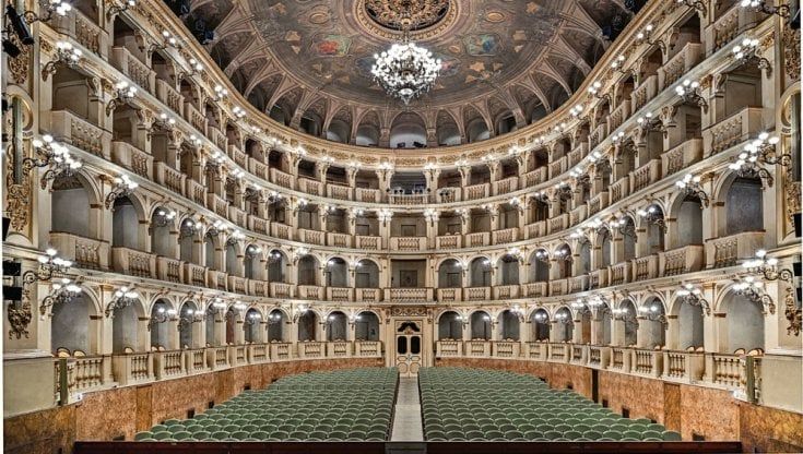 C’era una volta il loggione: addio puristi del belcanto, in Fiera non c’è posto per voi
