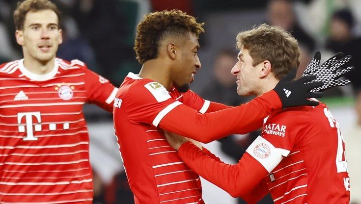 Il Bayern Monaco batte 4-2 il Wolfsburg e torna in testa alla Bundesliga