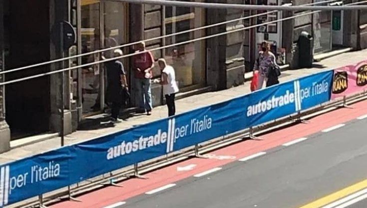 Parenti vittime Morandi, "allibiti per striscione Aspi al Giro d'Italia che fa tappa a Genova"