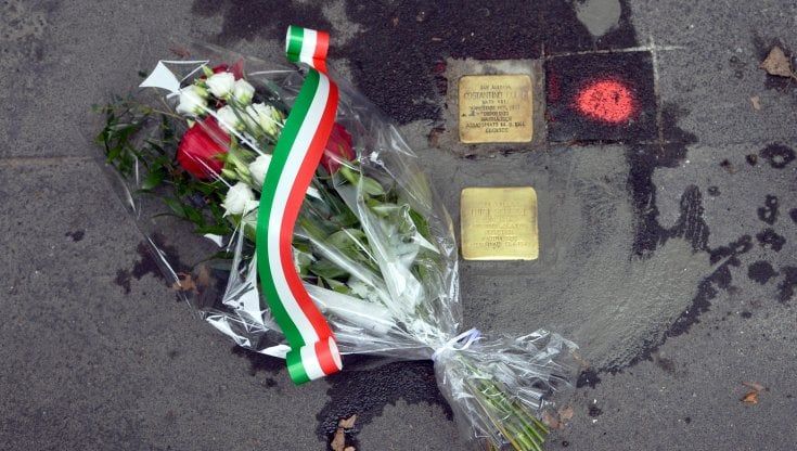 Giorno della Memoria, a Milano le Pietre d'inciampo per non dimenticare. Il figlio di Alfredo Violante: "Orgoglio e sofferenza"