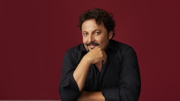 Enrico Brignano: “Sto dalla parte di chi combatte per la pagnotta: chi guida un’ambulanza merita più attenzione di un influencer”