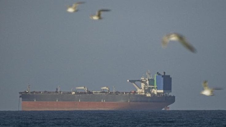 Guerra in Iran, le news del 13 aprile. Scatta il blocco Usa di Hormuz. Media: “Passa la prima nave”