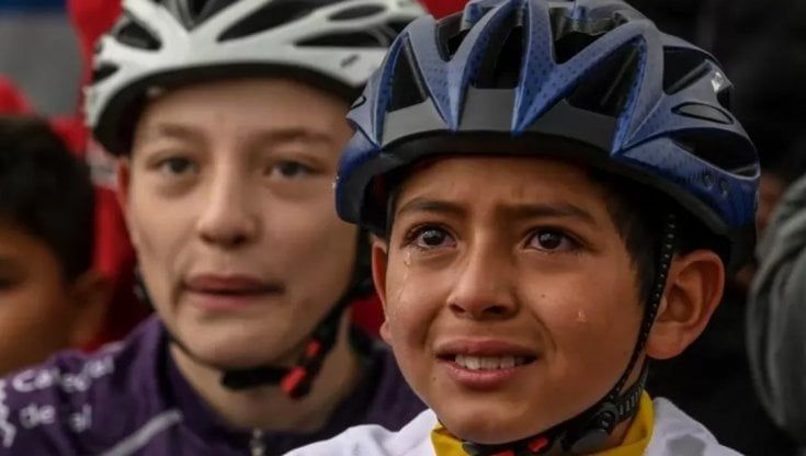 Colombia, falciato da un camion il piccolo ciclista che sognava di diventare come Bernal