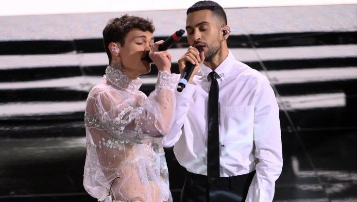 Blanco e la dedica sul palco: chi è Giulia, la sua fidanzata
