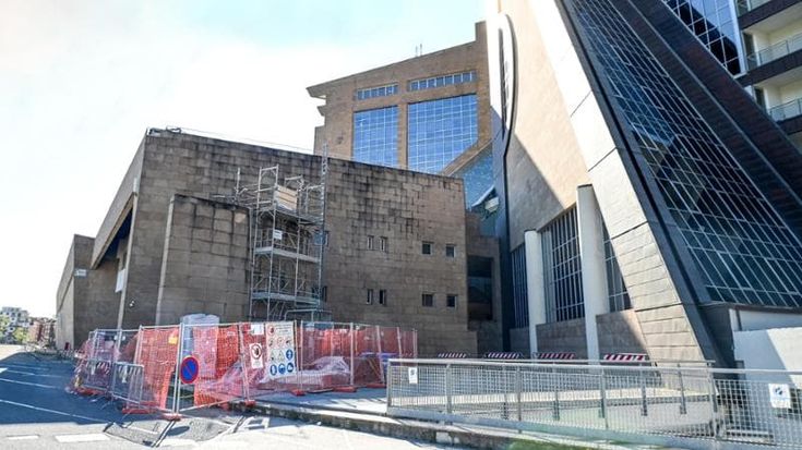 Crolli al Palagiustizia di Firenze: maxi reti per evitare cadute di lastre
