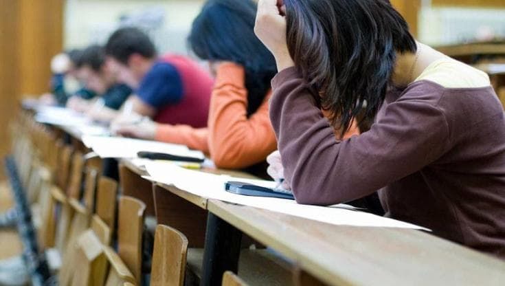 Esami e tesi scritte da altri, prosciolti tutti gli studenti