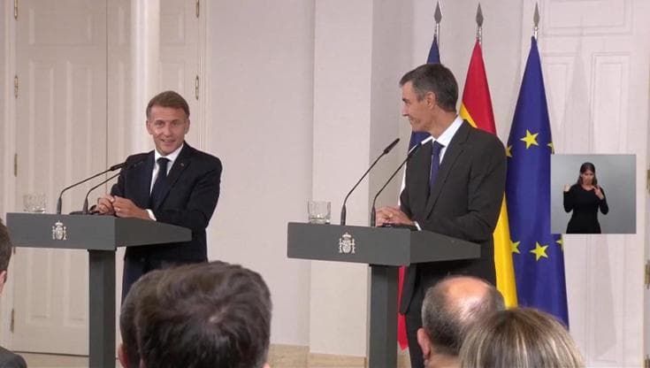 Macron e Sanchez: "Ritorno del Regno Unito in Ue? Li riaccoglieremmo a braccia aperte"