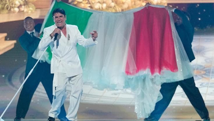Sal Da Vinci all’Eurovision, il coreografo: “Sul palco le nozze, dai vestiti e testimoni al sì”