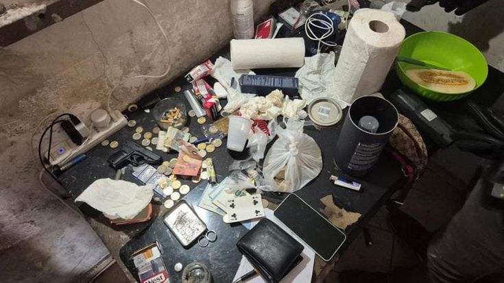 Ostia, smantellata la piazza di spaccio delle "case rosse" in via delle Ebridi: arrestato un 50enne
