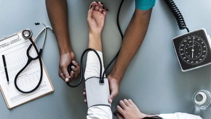"Porte chiuse ai medici extra-Ue, il Piemonte continua violare la legge nonostante l'emergenza"
