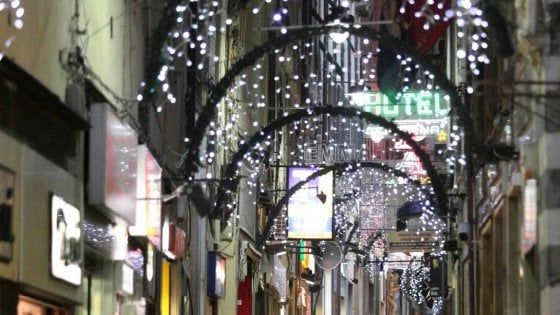 Natale batte la crisi di governo e porta ottimismo tra i consumatori, ma non alle imprese