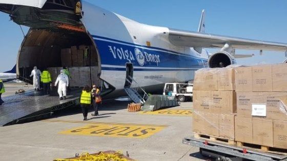 L'Emilia-Romagna ha comprato 1 milione di mascherine: atterrato primo aereo cargo partito dalla Cina