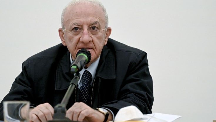 Covid, De Luca: "Usiamo anche l'esercito per il controllo delle mascherine"