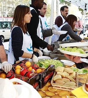 L'Istat conferma il calo dei prezzi mensile.<br /> La variazione annua &egrave; +0,8% a ottobre
