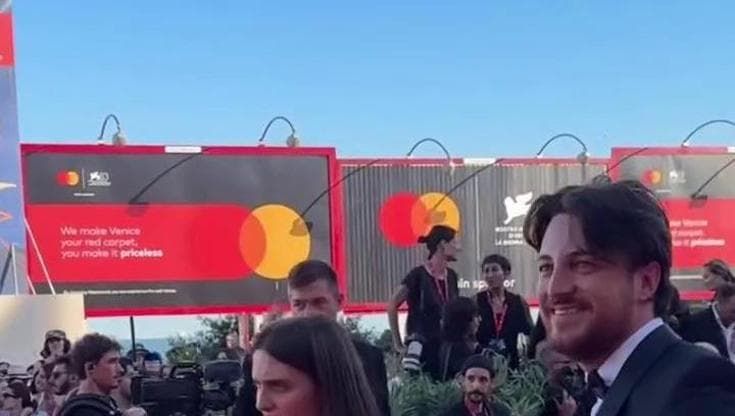Il governatore Stefani sul red carpet di Venezia con Emma Dal Ben, giovane ragazza autistica