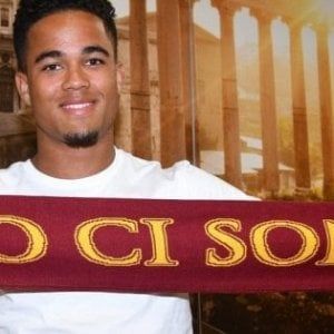 Roma, ufficiale Kluivert: "Arrivo nella squadra ideale per crescere"