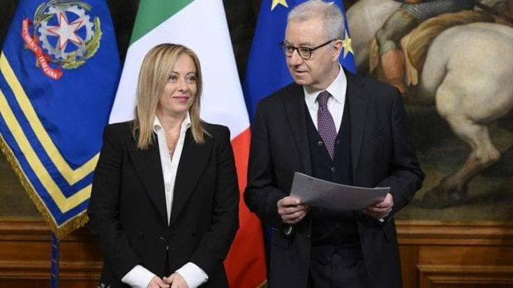 Scherzo telefonico, Mantovano rivela: ‘’Meloni l’aveva capito subito’’. Il mistero sui 44 giorni trascorsi fino alla pubblicazione dell’audio e i timori per l'attacco all'Italia