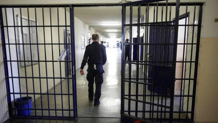 Carceri, ok definitivo ai domiciliari per i tossicodipendenti. Meloni: “Vittoria su più fronti”