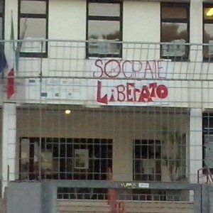 Bari, i liceali occupano il Socrate chiuso per Natale: "Protestiamo anche durante le vacanze"