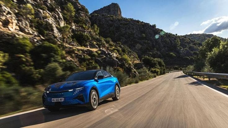 Alpine A390 GT, la fastback elettrica da 400 Cv veloce e precisa. La prova sulle strade di Malaga