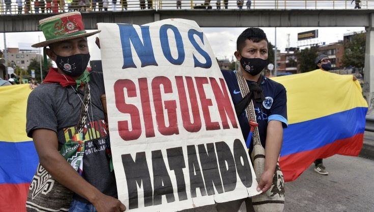 Colombia, la pace è lontana e prosegue la mattanza: dall'inizio del 2022 già 90 vittime tra i difensori dei diritti umani dei contadini