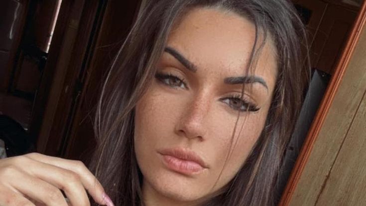 Sfregia al volto la nuova compagna del suo ex con la trappola del chiarimento: arrestata per stalking la 22enne Myriam Viglianisi a Vimodrone