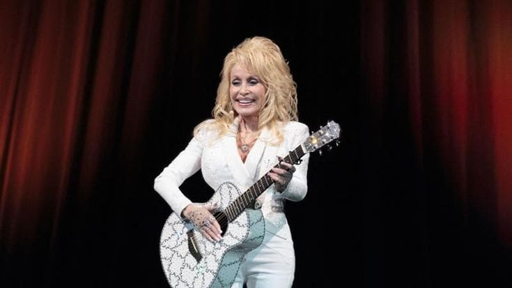 Dolly Parton, è morta a 80 anni la leggenda del country. Sue “Jolene” e “I will always love you”