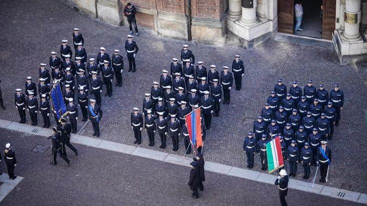 Fermarono il bullo armato di machete: premiate le vigilesse delle Vallette